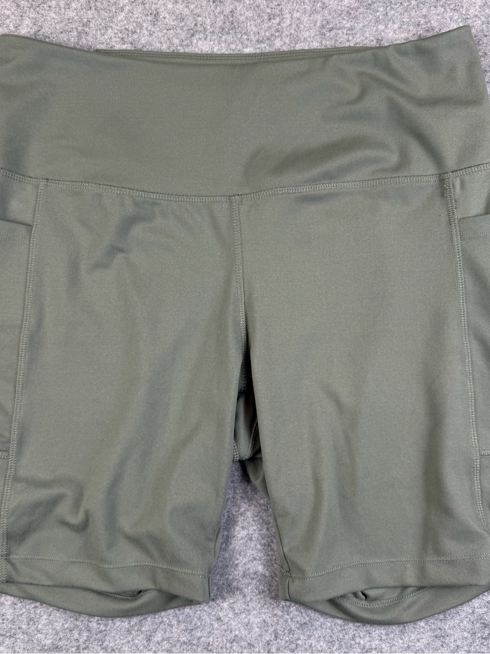 Danskin Women’s Large Green High Rise Athletic Bike Shorts Pockets Yoga Cycling